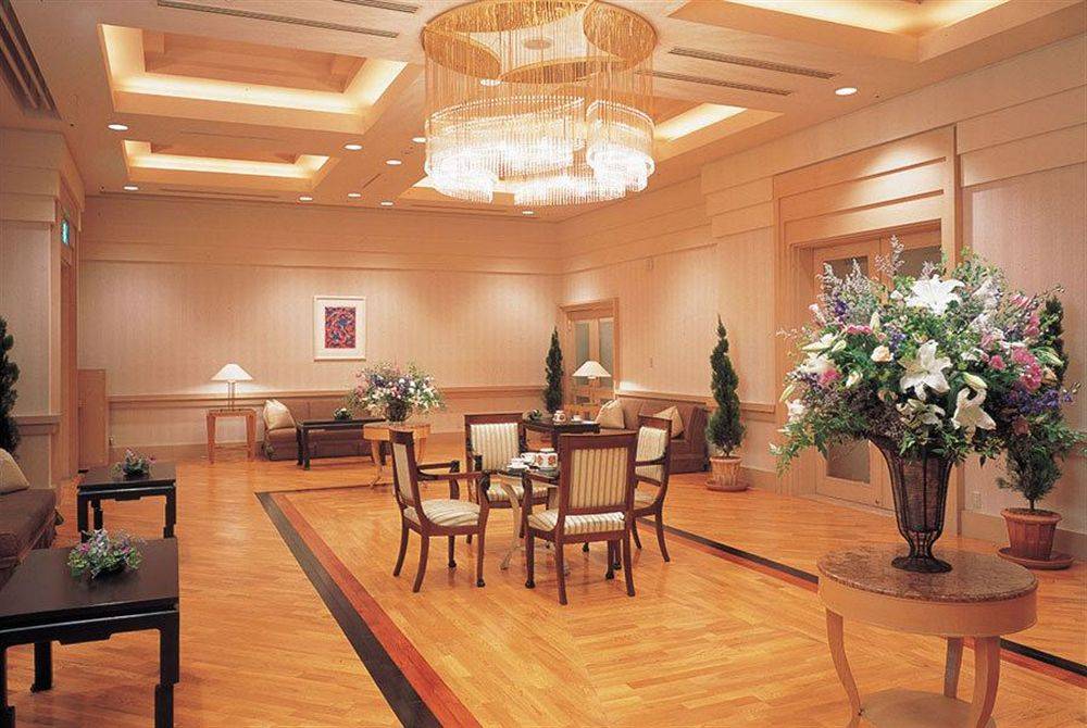 отель Yokohama Grand Intercontinental Hotel холл